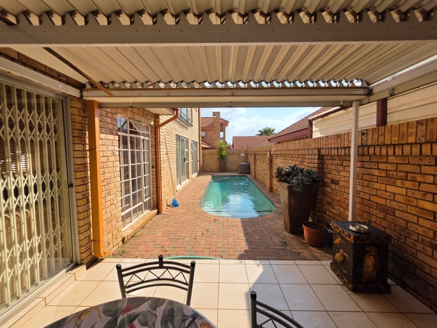 3 Bedroom Property for Sale in Van Der Hoff Park North West